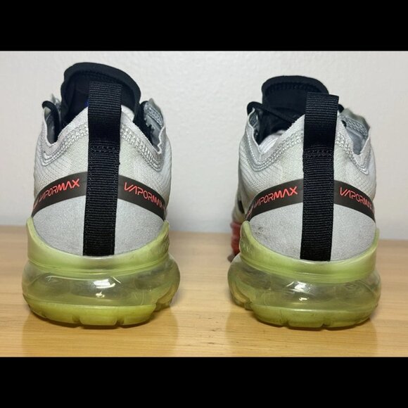Size 9.5 - Nike Air Vapormax 2019 Pure Platinum Black Crimson Mens AR6631-007 - Picture 7 of 9